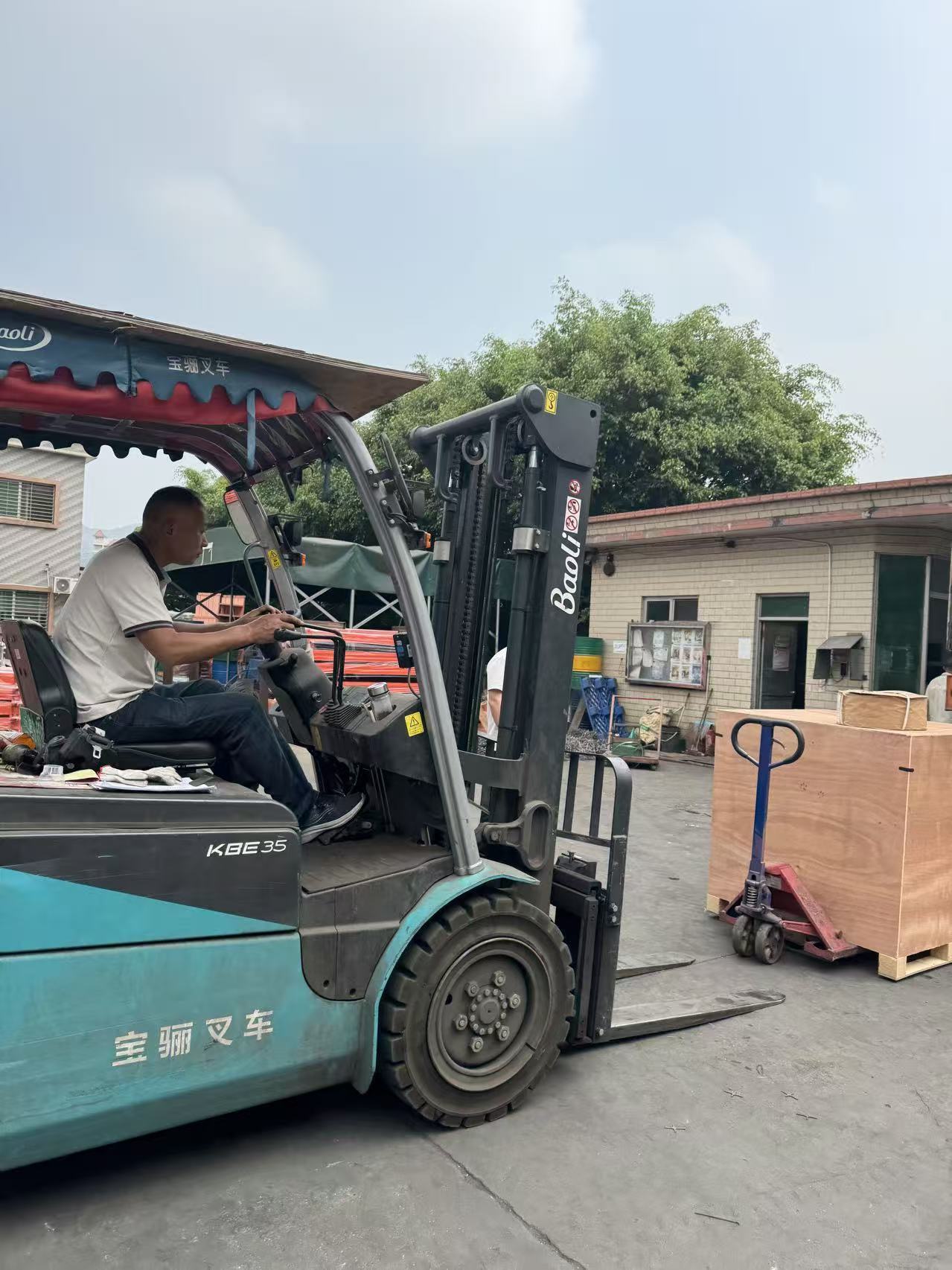 Laatste bedrijfsblogs Wereldwijde levering in actie: Schimmelopslagrekken in beweging