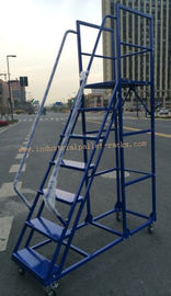 Hand het Plukken Hoogte die Ladder met Beweegbaar Wiel beklimmen