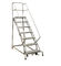 hand het plukken hoogte die ladder industrieel materiaal met beweegbaar wiel beklimmen