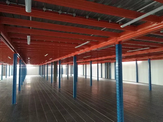Zware/middeleeuwse multi-level staalplatform industriële mezzanine vloeren in blauwe en oranje kleur