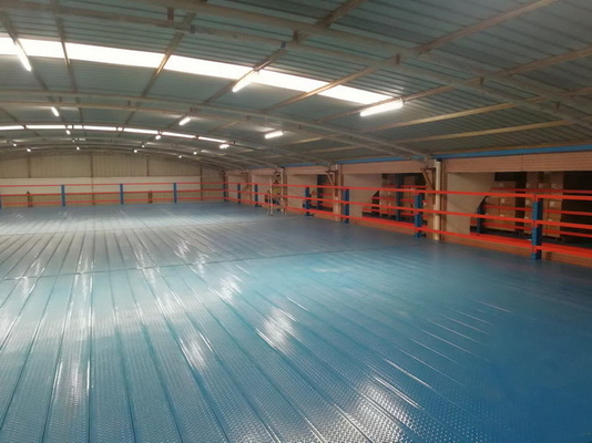 Zware/middeleeuwse multi-level staalplatform industriële mezzanine vloeren in blauwe en oranje kleur